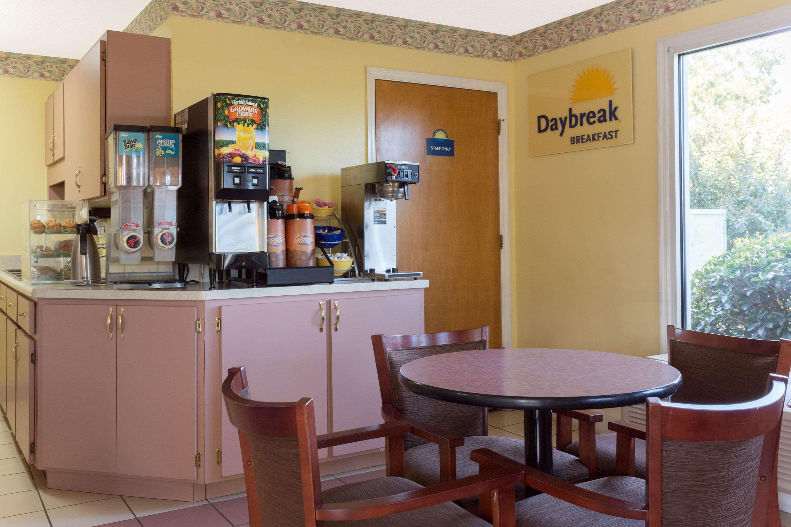 Days Inn Lamont/Monticello Exteriör bild