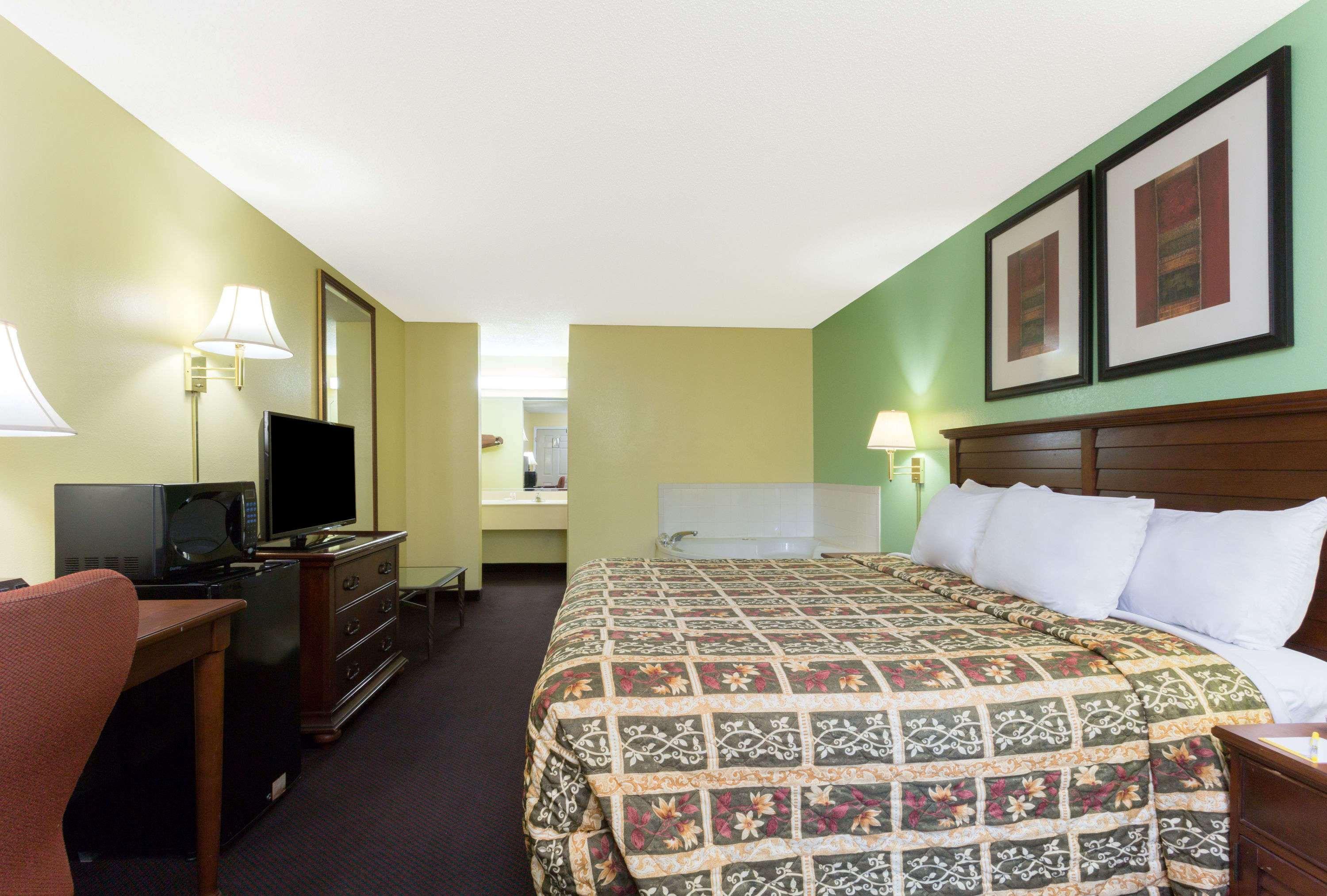 Days Inn Lamont/Monticello Exteriör bild